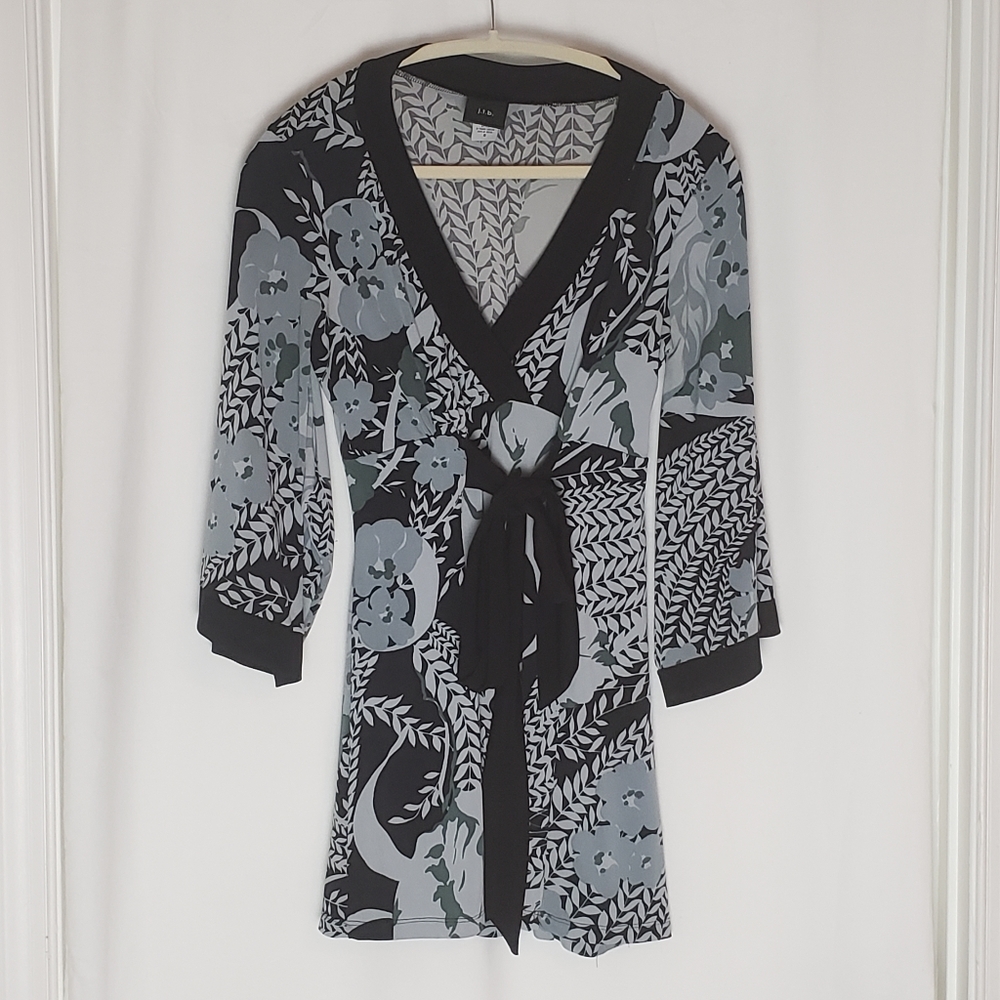 j.t.b V-neck Tie Front Floral Top w/ Bell Sleeves